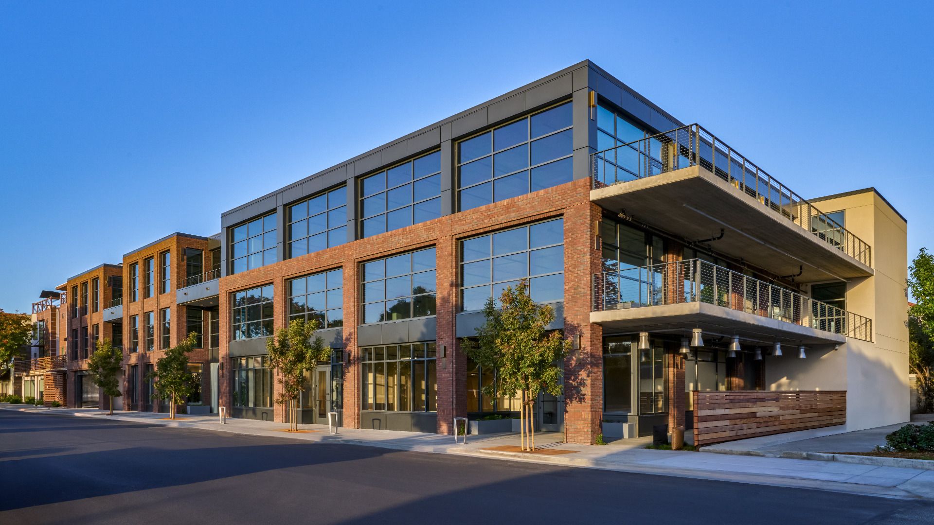 LUXE RETAIL ACCOMPANIMENT